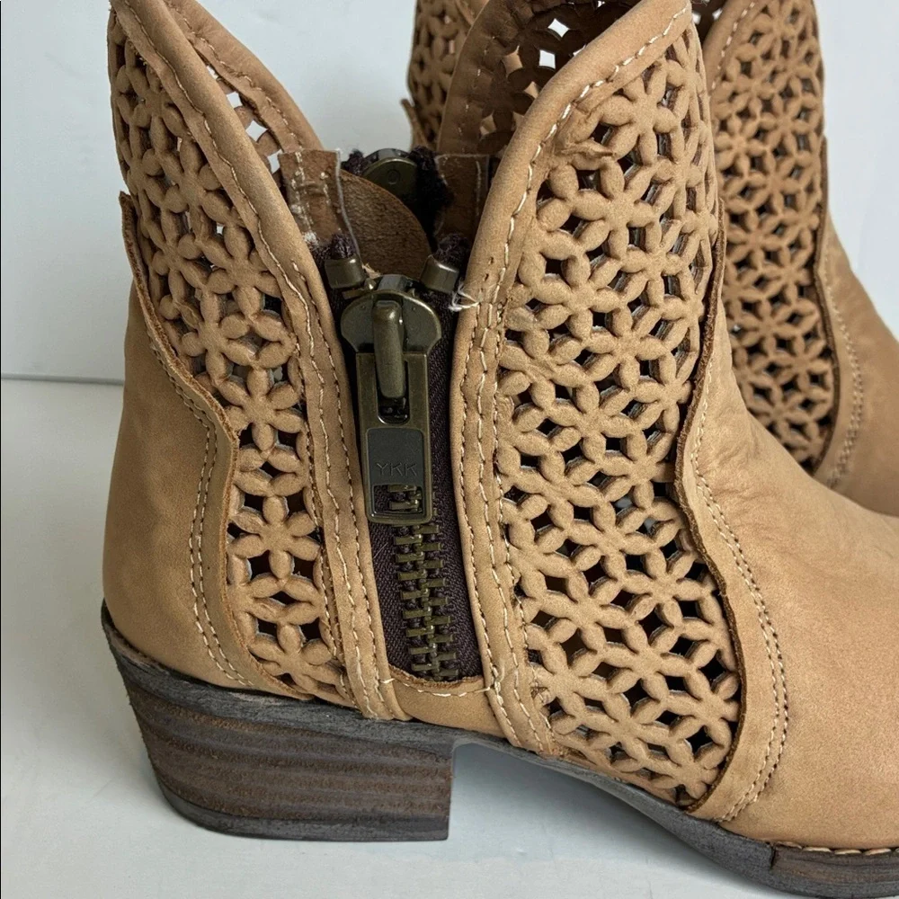 Circle G by Corral Q0002 Tan Shortie Ankle Boot Laser Cut Zipper US 6.5 Rodeo